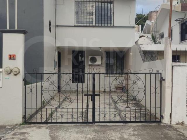 CASA EN VENTA EN JARDINES DE TUXPAN