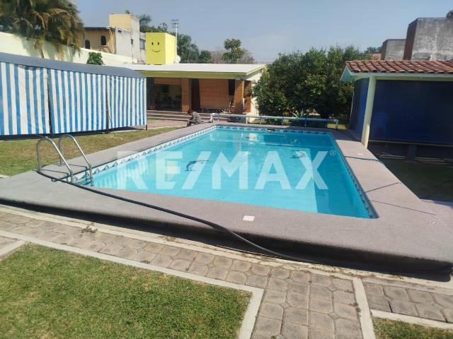 CASA EN VENTA EN JARDINES DE TLAYACAPAN