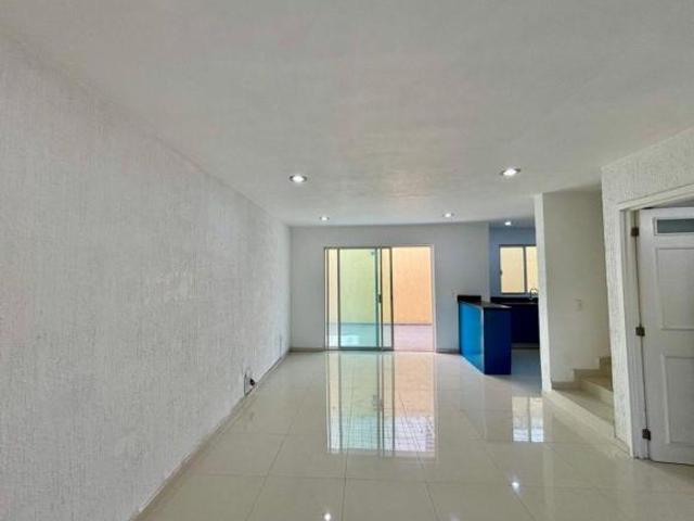 Casa en Venta en Jardines del Valle, Zapopan, zona Real
