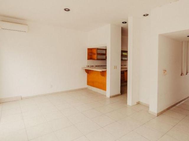 Casa en Venta en Jardines del Valle | Fraccionamiento Viveros del Valle