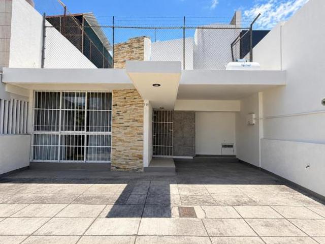 Casa en venta en Jardines del Bosque