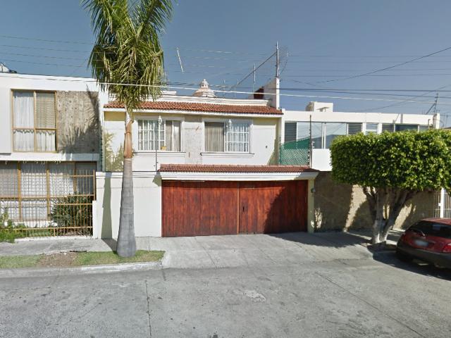 Casa en venta en Jardines del Bosque Centro, Guadalajara, Jalisco
