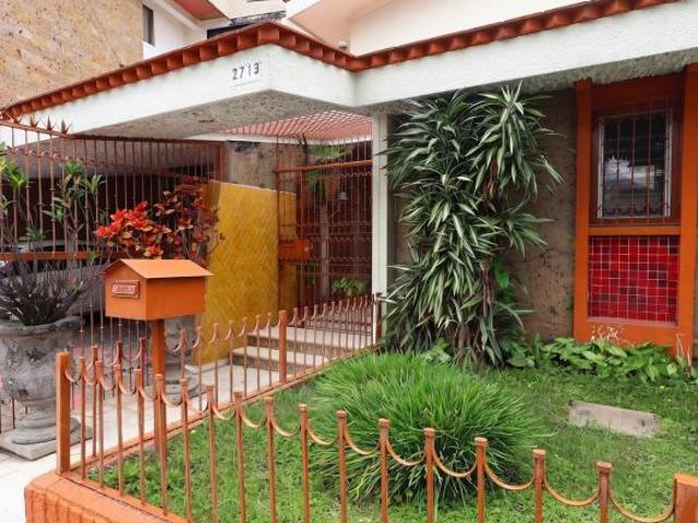 Casa en venta en Jardines del Bosque, Guadalajara, Jalisco