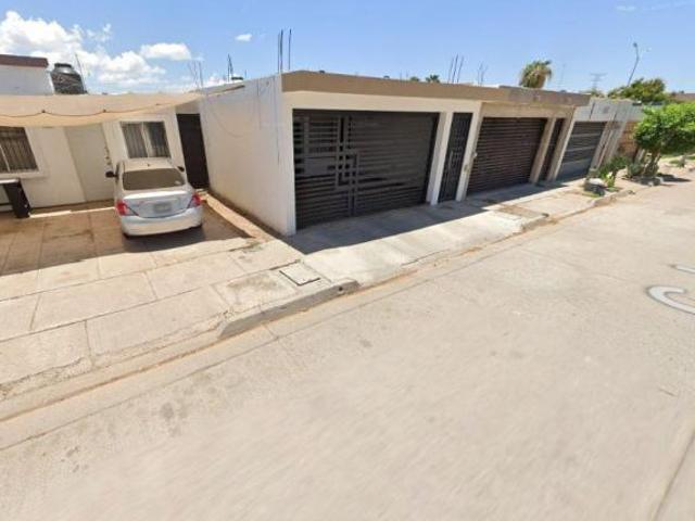 Casa en Venta en Jardines del Bosque, Los Mochis, Sinaloa. CLL