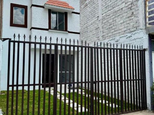 Casa en Venta en Jardines del bosque, sobre Blvd. Ibarrilla
