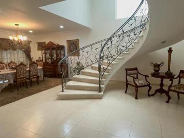 Casa en venta en Jardines del Campestre 4 habitaciones con baño, cerca de Plaza Mayor