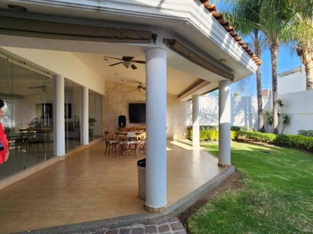 CASA EN VENTA EN JARDINES DEL CAMPESTRE CON 3 RECAMARAS SOBRE AV PRINCIPAL