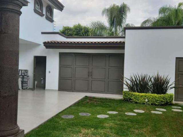 CASA EN VENTA EN JARDINES DEL CAMPESTRE CON 5 RECAMARAS, 8 BAÑOS, 5 ESTACIONAMIENTOS Y ALBERCA