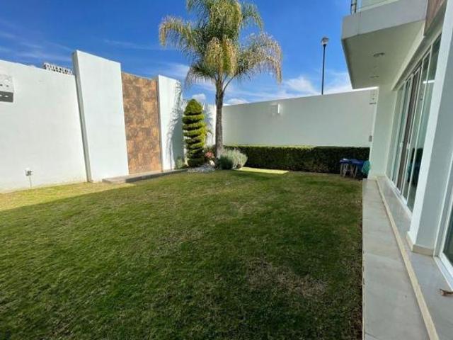 CASA EN VENTA EN JARDINES DEL CAMPESTRE EN ESQUINA CON 4 RECAMARAS, UNA RECAMARA EN PLANTA BAJA