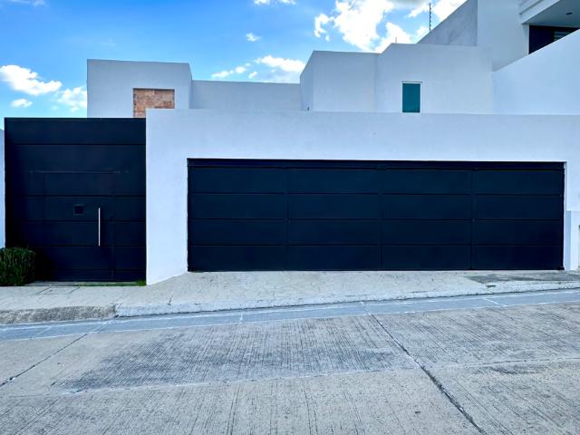Casa en Venta en Jardines del Campestre, León – Amplia y de Lujo