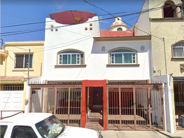 Casa en venta en Jardines del Country, Guadalajara, Jalisco