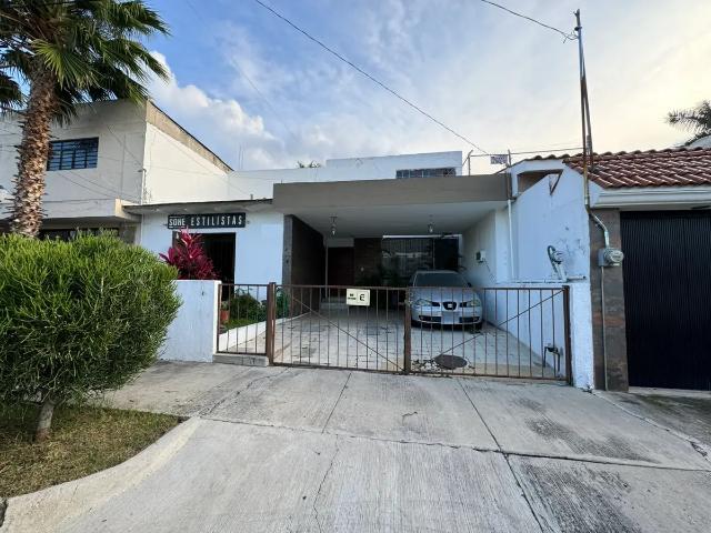 Casa en venta en Jardines del Country, Guadalajara, Jalisco