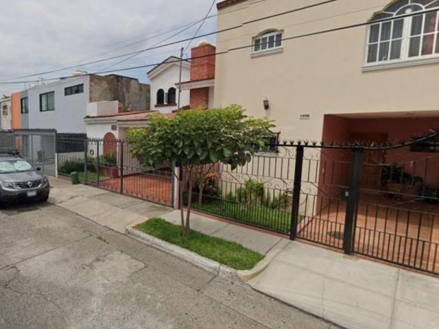 CASA EN VENTA EN JARDINES DEL COUNTRY