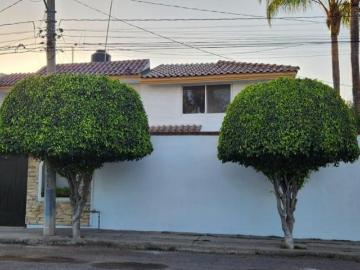 Casa en venta en Jardines del Jerez 1er Sección Frente a Centro Max