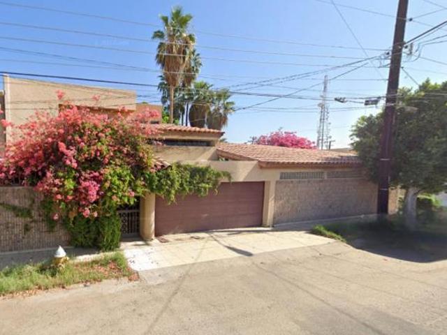 CASA EN VENTA EN JARDINES DEL LAGO MEXICALI BAJA CALIFORNIA