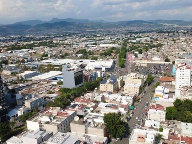 CASA EN VENTA, EN JARDINES DEL MORAL EN LEON GTO, Uso de suelo MIXTO HABITACIONAL, COMERCIAL