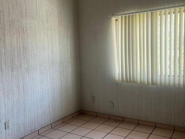 Casa en venta en Jardines Del Moral ideal para oficinas o Deptos