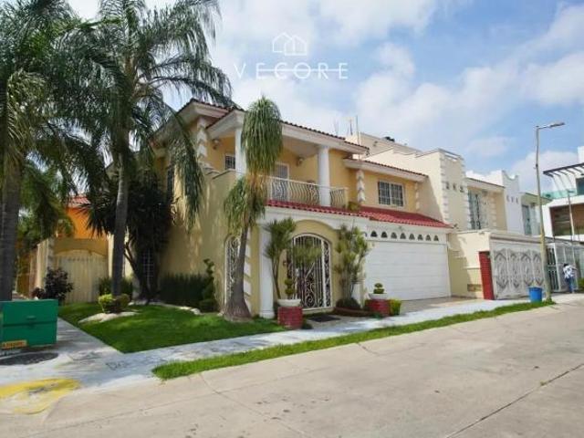 CASA EN VENTA EN JARDINES DEL NILO, GUADALAJARA