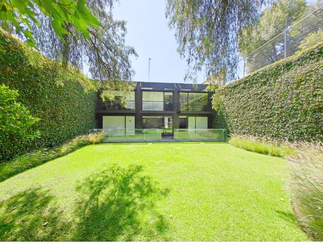 CASA EN VENTA EN JARDINES DEL PEDREGAL / 474 m2 / JARDIN 230 m2