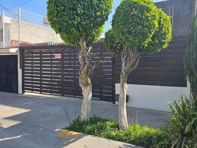Casa en venta en Jardines Del Sol Zapopan