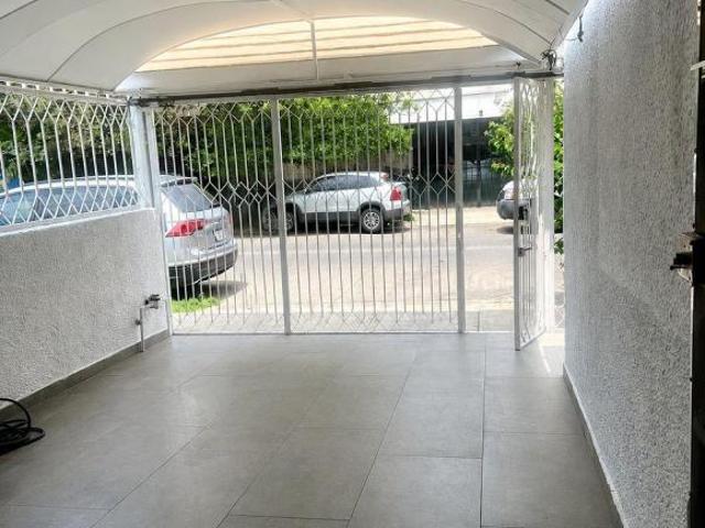 Casa en venta remodelada en Jardines del Sur