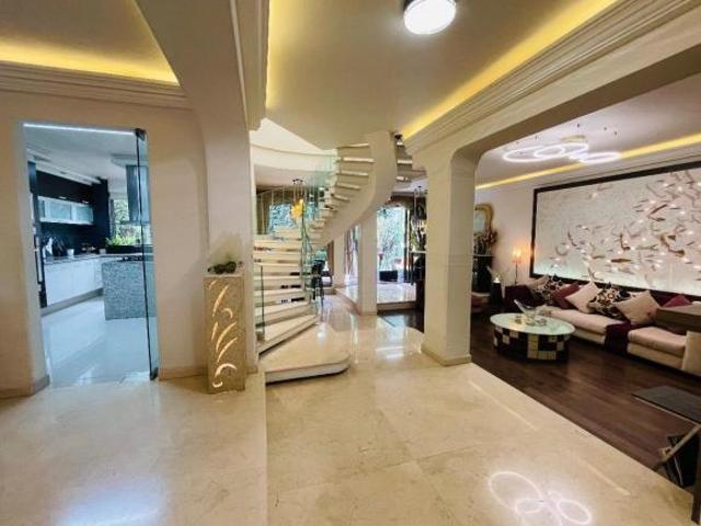 CASA EN VENTA EN JARDINES EN LA MONTAÑA CON AMPLIAS HABITACIONES Y JARDÍN