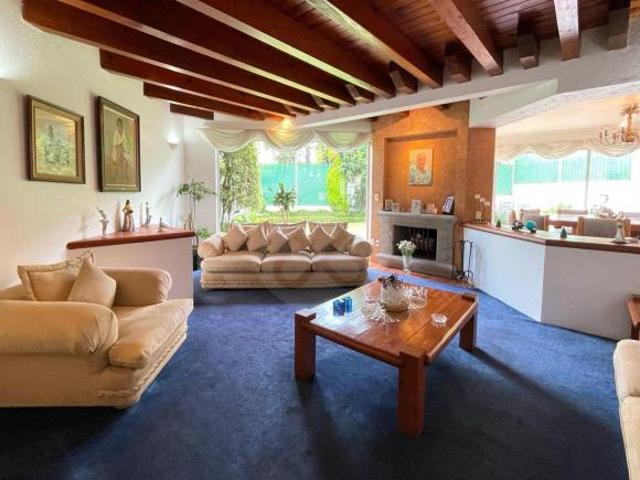 Casa en venta en Jardines en la Montaña