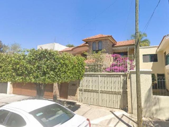 CASA EN VENTA EN JARDINES VALLARTA ZAPOPAN JALISCO