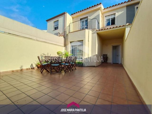 Casa en venta en Jerez de la Frontera, Caballero Bonald S. José Obrero Guadalcacín. ADOSADO REFORMADO ZONA SANTA TERESA. Casas Jerez de la.