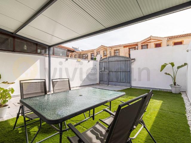 Casa en venta en Jerez de la Frontera, El Rocío La Milagrosa. Vivienda Familiar con 3 Dormitorios y Patio. Casas Jerez de la.