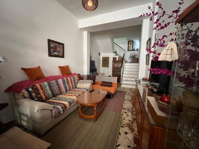 Casa en venta en Jerez de la Frontera, El Rocío La Milagrosa. casa de dos plantas con azotea. Casas Jerez de la.