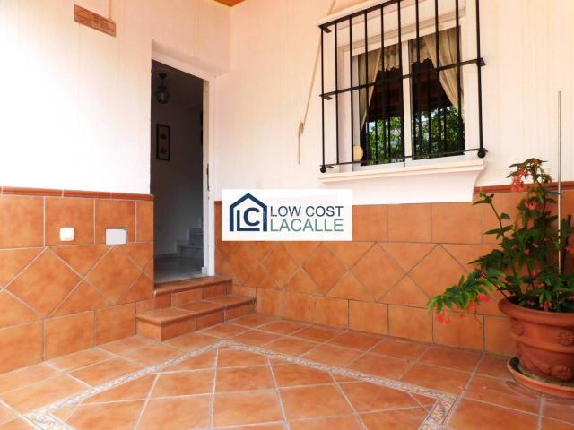 Casa en venta en Jerez de la Frontera, El Rocío La Milagrosa. LOWCOST LACALLE PRESENTA EN EXCLUSIVA AMPLIA VIVIENDA VPO EN NUEVA JARILLA. Casas Jerez de la.