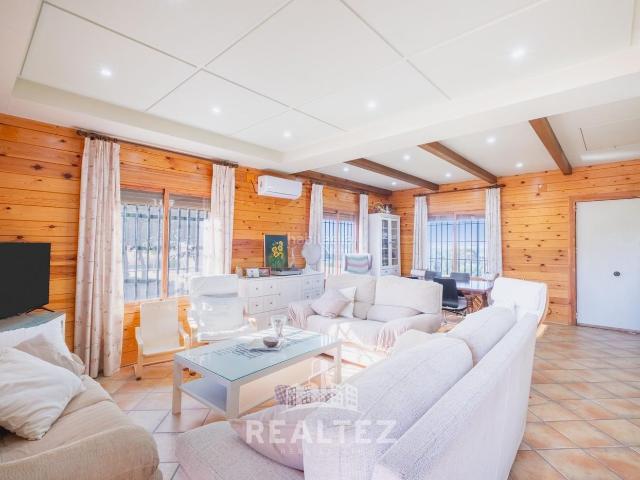 Casa en venta en Jerez de la Frontera, Parque Atlántico Ronda este. CASA DE CAMPO RÚSTICA EN MONTEALEGRE A 10 MINUTOS DEL CENTRO DE JEREZ. Casas Jerez de la.