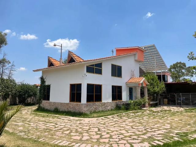 Casa en Venta en Jilotepec, El Rosal Amplio Terreno y Comodidades