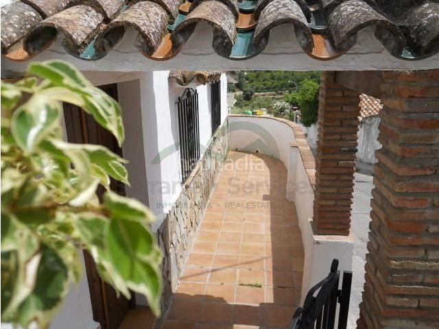 Casa en venta en Jimena de la Frontera. Casa con Jardines, Piscina, Garaje y Establo. Casas Jimena de la.