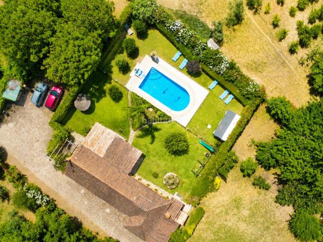 Casa en venta en Jimena de la Frontera. Descubra una oportunidad excepcional para adquirir una encantadora finca andaluza en el corazón de Jimena de la Frontera. Casas Jimena de la.