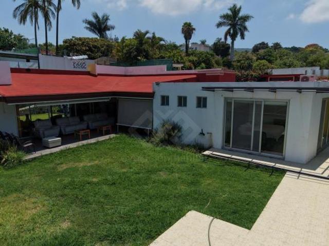 CASA EN VENTA EN JIUTEPEC, MOR. DE 1 NIVEL CON ALBERCA, ALDENTRO DE FRACC CON VIGILANCIA 24/7