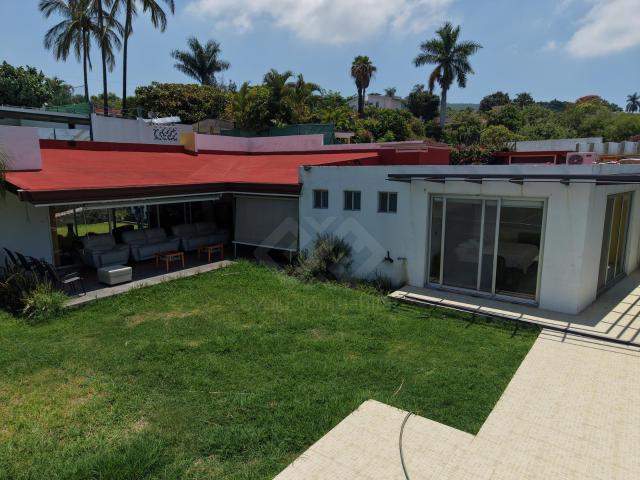 CASA EN VENTA EN JIUTEPEC, MOR. DE 1 NIVEL CON ALBERCA, ALDENTRO DE FRACC CON VIGILANCIA 24/7