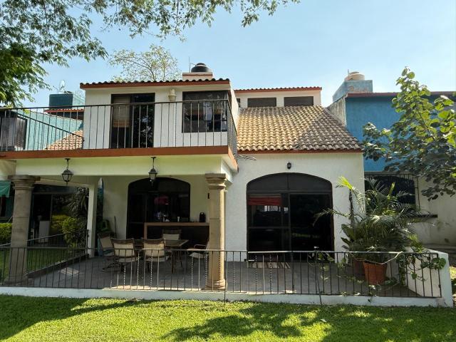 CASA EN VENTA EN JIUTEPEC, MOR. DENTRO DE CONDOMINIO DE SOLO 6 CASAS