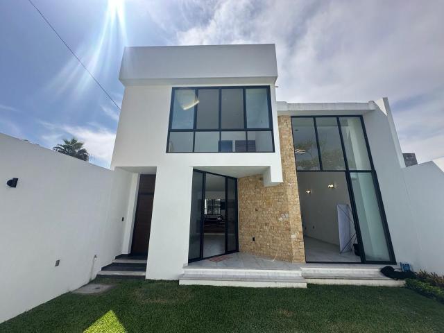 CASA EN VENTA, EN JIUTEPEC, MOR, NUEVA, CON ALBERCA Y JARDIN DENTRO DE FRACC LAS FINCAS EN JIUTEPEC, MOR