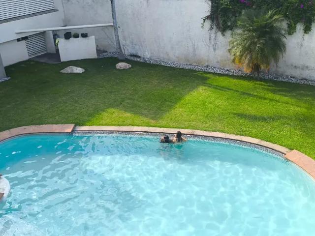 Casa en venta en Jiutepec, Morelos con piscina y amplio jardín