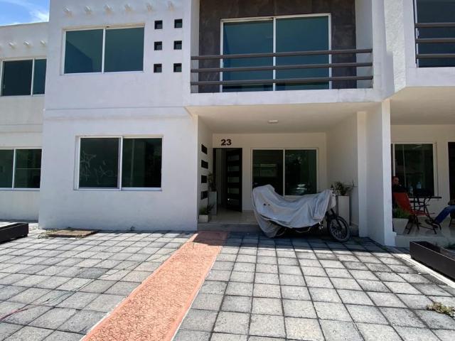 CASA EN VENTA, EN JIUTEPEC MORELOS CENTRO, CON PORTON ELECTRICO