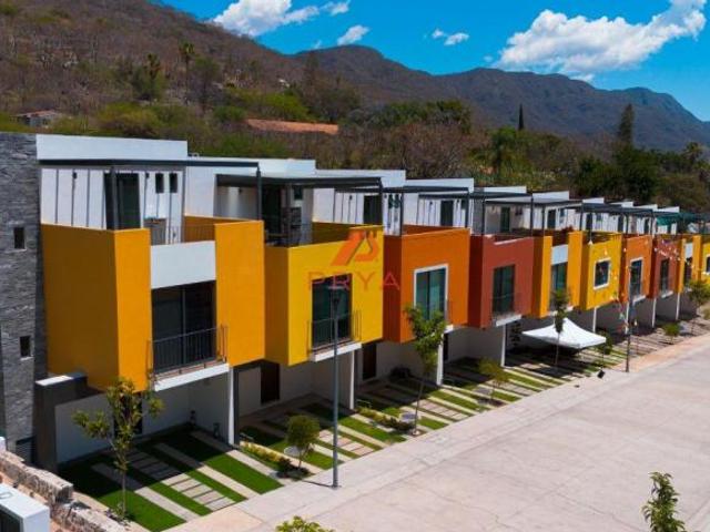 Casa en venta en Jocotepec en coto privado con Roof Garden y Vista al Lago