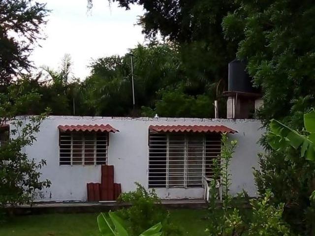 Casa en venta en Jonactepec, Morelos. Alberca privada. Alto potencial de negocio