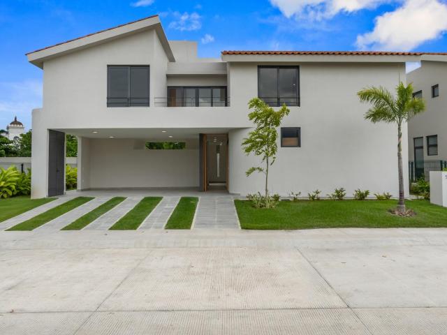 Casa en Venta en Karakal Residencial Nuevo Vallarta 3 Recamaras Cochera para 4 Autos Casa Club