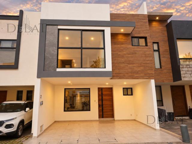 Casa en Venta en Lucendi | Rec?mara en Planta Baja | Roof Garden | Cerca de Plaza San Diego