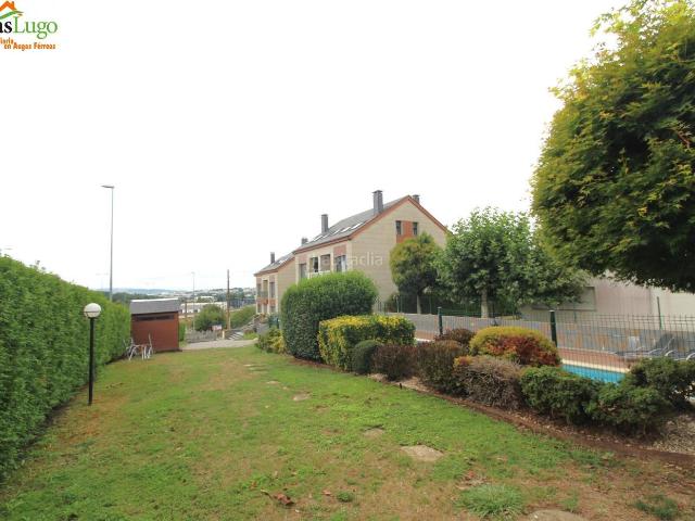 Casa en venta en Lugo, Parroquias del Este. CHALET PAREADO CON JARDÍN PRIVADO Y PISCINA COMUNITARIA AL LADO DE LUGO. Casas.