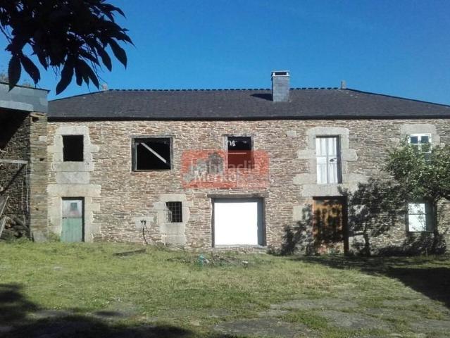 Casa en venta en Lugo, Parroquias del Este. SE VENDE CASA DE PIEDRA SEMIREFORMADA CON FINCA CERRADA CERCA DE BÓVEDA. Casas.
