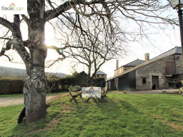 Casa en venta en Lugo, Parroquias del Oeste. TU OASIS DE CALMA EN LA CIUDAD. Casas.