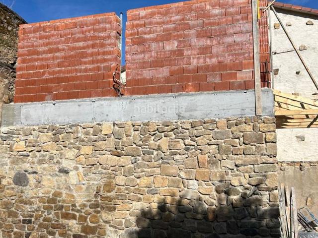 Casa pareada en venta en Luena. Casa en obras con parcela y Inumeras posibilidades. Casas pareadas.